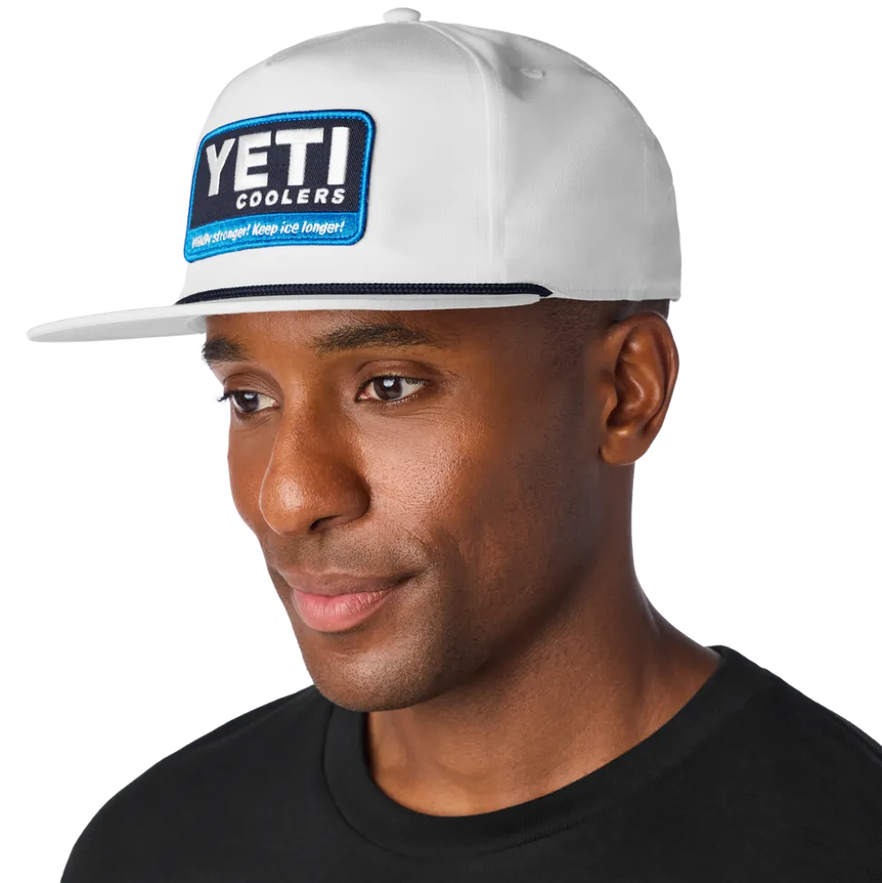YETI Coolers® Wildly Stronger pet met platte klep en touwversiering