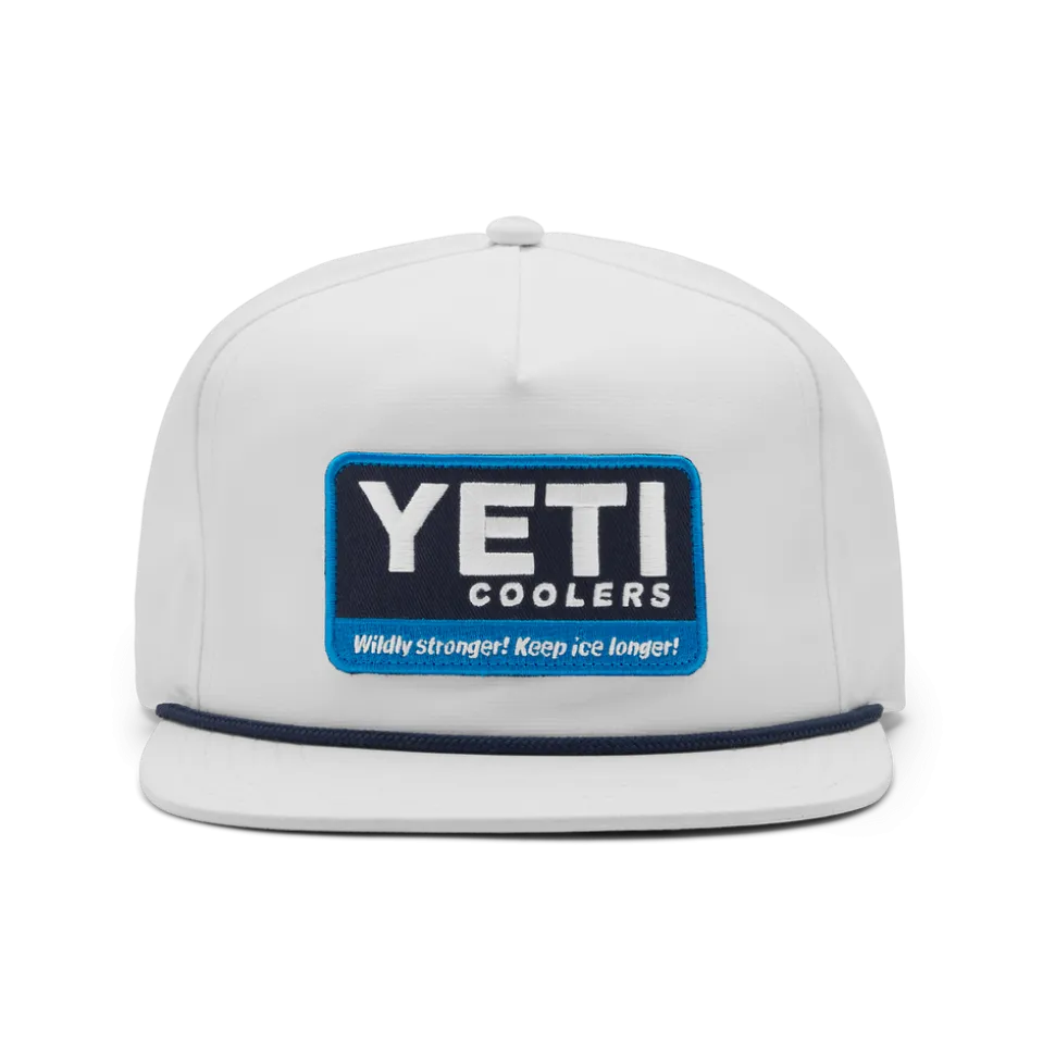 YETI Coolers® Wildly Stronger pet met platte klep en touwversiering