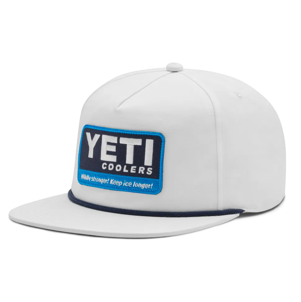 YETI Coolers® Wildly Stronger pet met platte klep en touwversiering