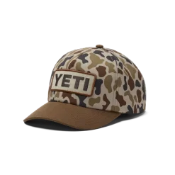 YETI® Wetlands middelhoge pet met platte klep in camouflagestijl, met logobadge